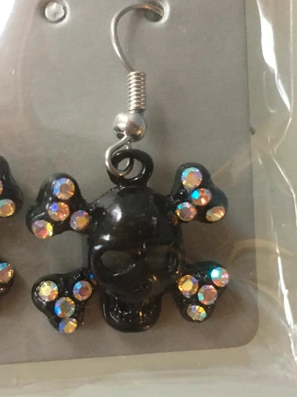 Pirate / skull head earrings with rhinestones - disney disneyland paris - – photo 4